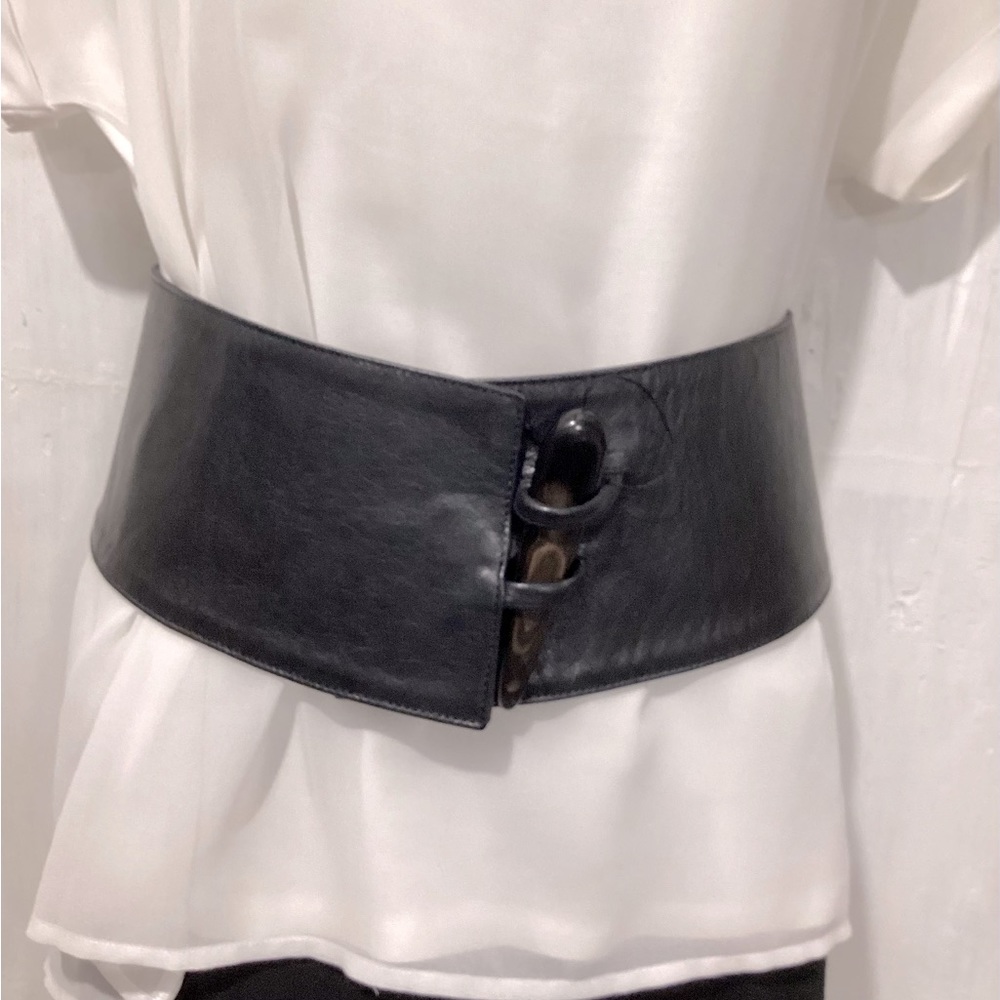 ELM wide black leather belt with horn toggle. Size S